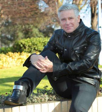 Adam Clayton, Walk in My Shoes et le nouvel album 