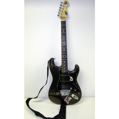 Une guitare Spider-man sign&eacute;e par The Edge en vente sur Ebay