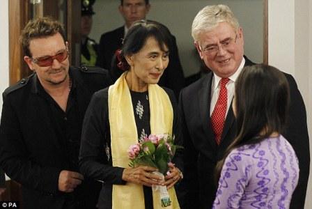 Bono et Aung San Suu Kyi : Beautiful Day (part II)