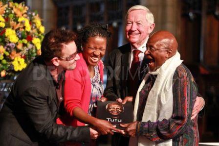 Bono &agrave; Cape Town pour les 80 ans de Desmond Tutu