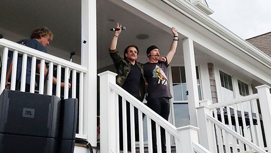 Bono et The Edge &agrave; The Beach House